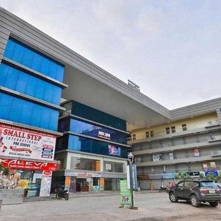 Oyo Hotel Apple Inn Surat Esterno foto