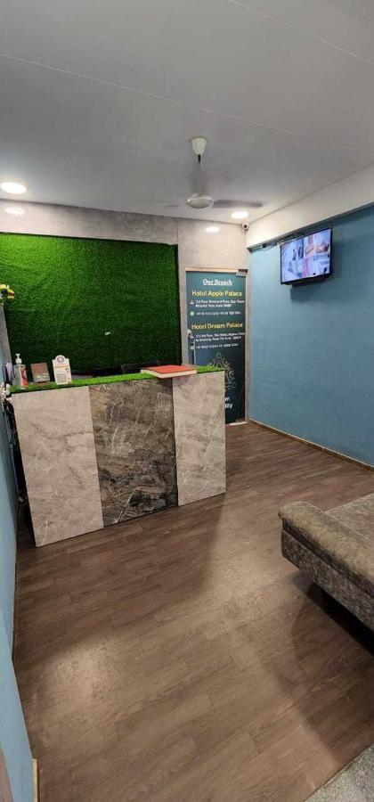 Oyo Hotel Apple Inn Surat Esterno foto
