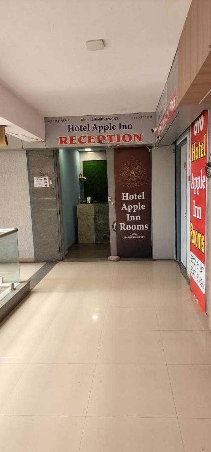 Oyo Hotel Apple Inn Surat Esterno foto