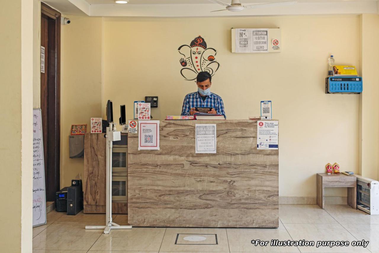 Oyo Hotel Apple Inn Surat Esterno foto