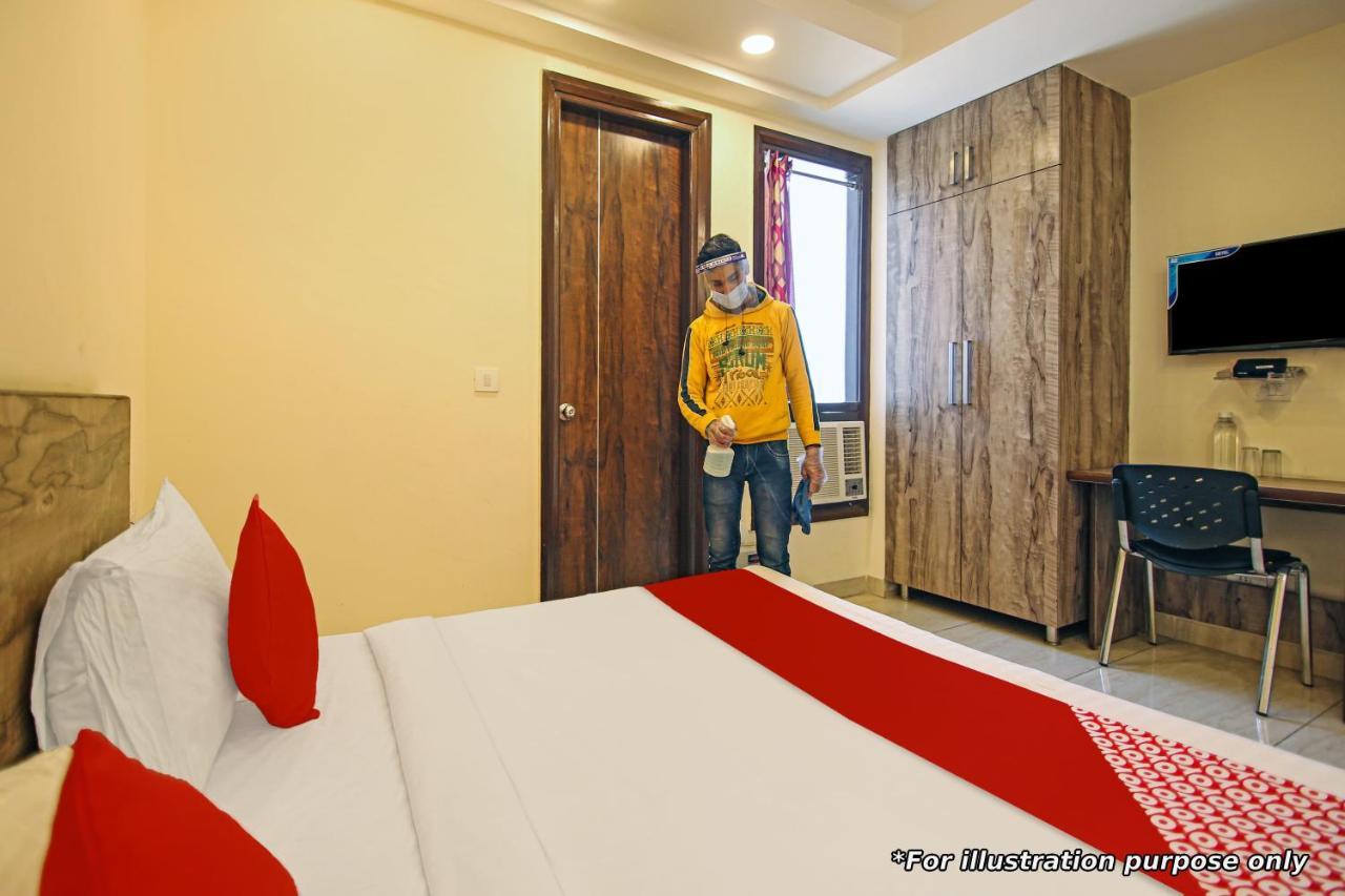 Oyo Hotel Apple Inn Surat Esterno foto