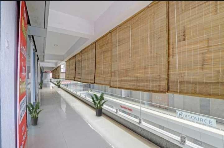 Oyo Hotel Apple Inn Surat Esterno foto