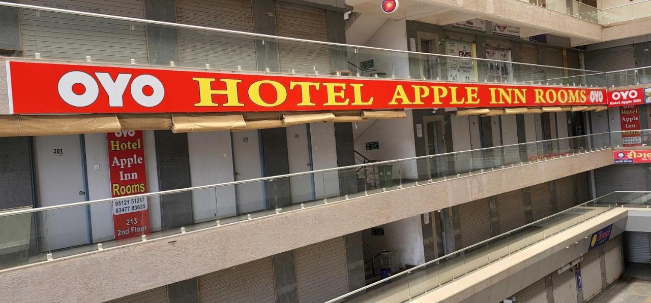 Oyo Hotel Apple Inn Surat Esterno foto